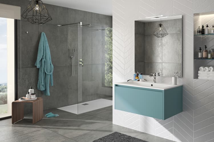 photo d'une salle de bains bleue et blanche, design épuré et économique pour primo accédant ou investisseur locatif